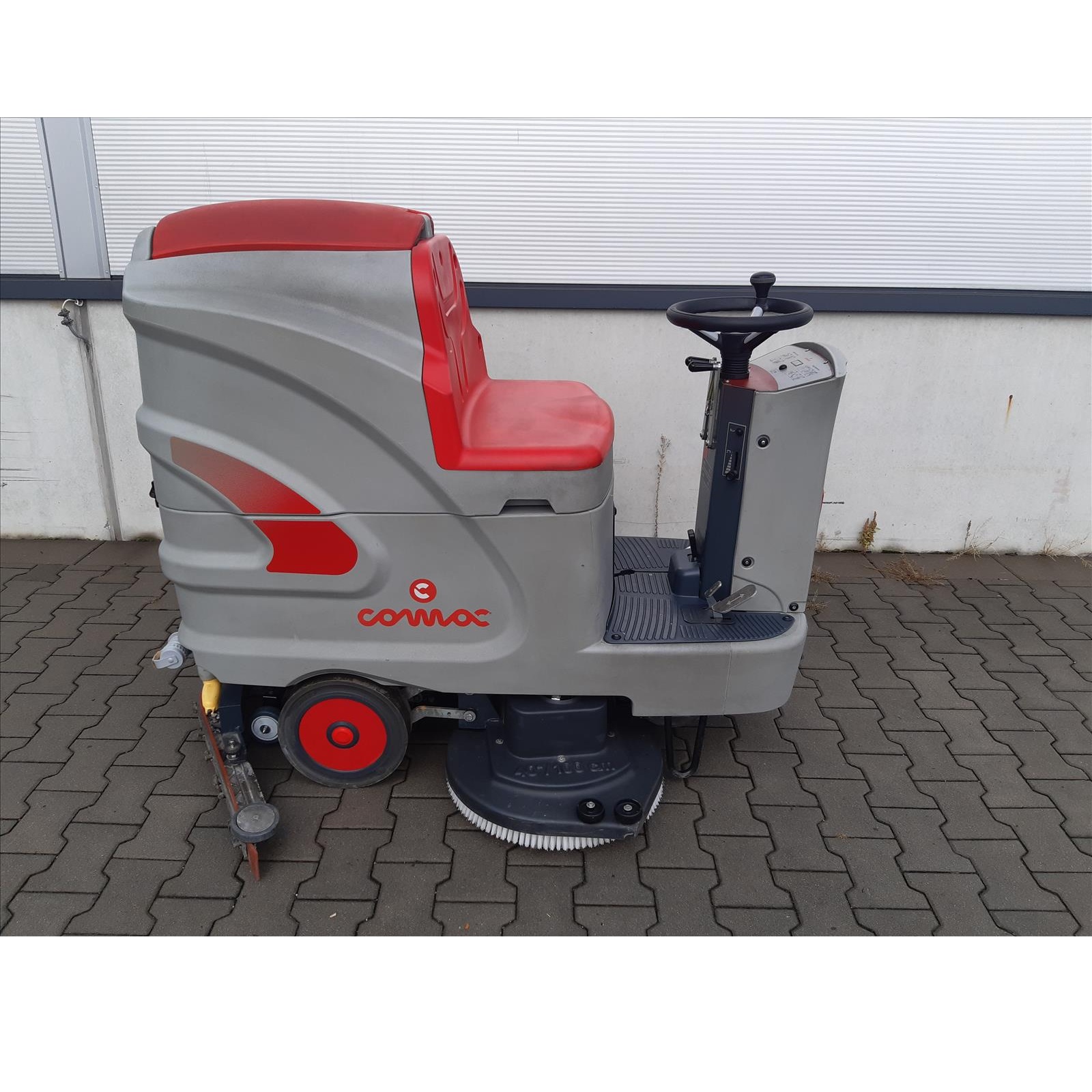 Repasovaný podlahový mycí stroj COMAC INNOVA 75B 2 včetně záruky