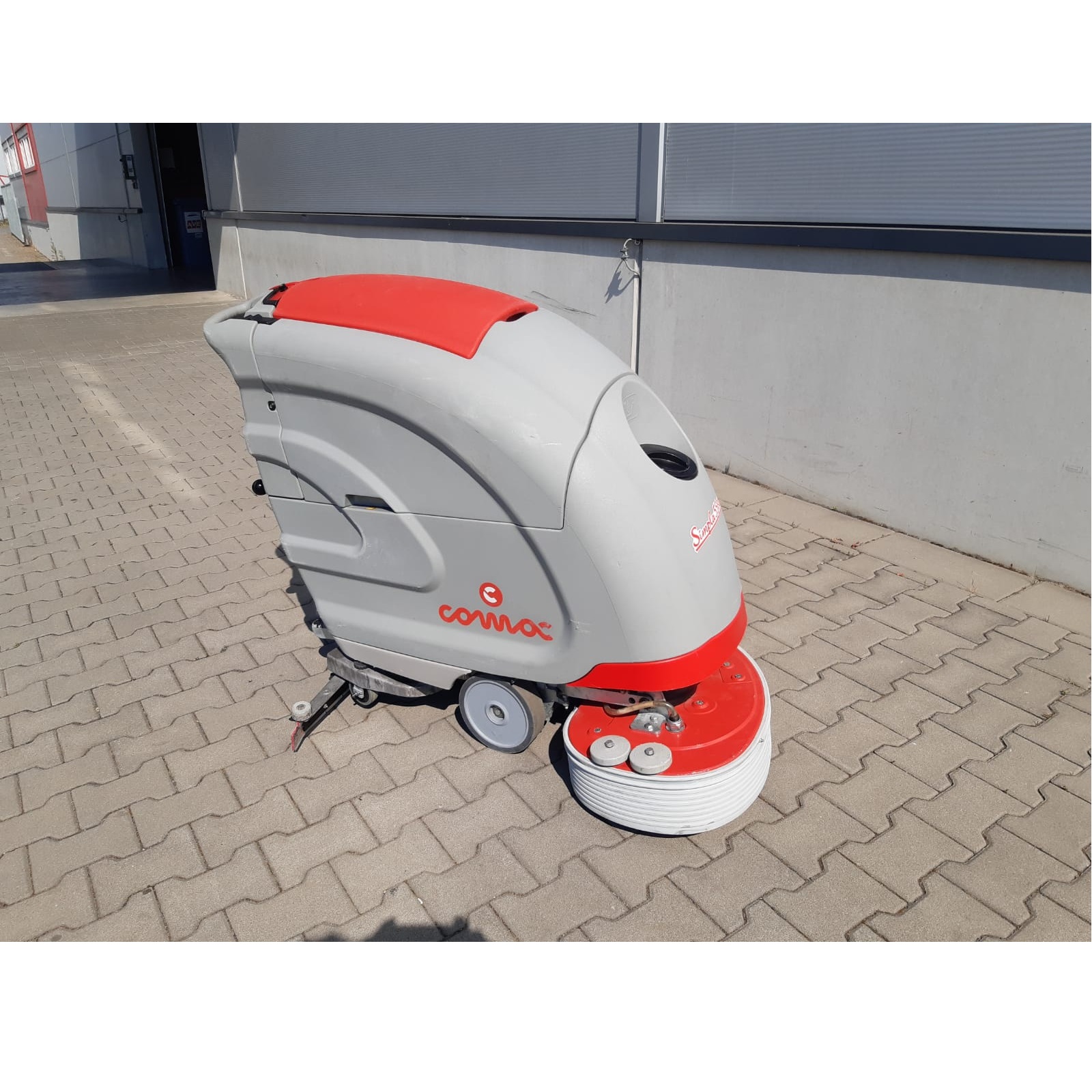 Repasovaný podlahový mycí stroj COMAC SIMPLA 55 včetně záruky